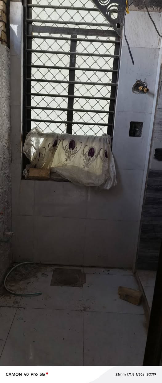 بسم الله الرحمن الرحيم
بيت للبيع زراعي مساحه100 متر يحتوي على استقبال وغرفه ومطبخ وصاله وحمامات داخل وخارج البيت   عنوان سديناويه نهايه  شارع مدرسه صفي دين قرب جامع الامام الرضا مقابل مكتب الغاز

للاستفسار الاتصال على الرقم *********** سعره 55 وبي مجال قليل
