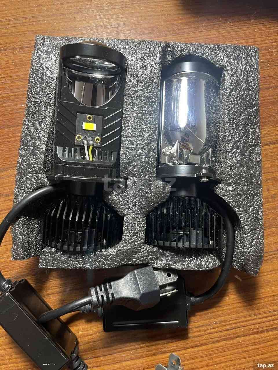 مصباح أمامي (كشاف) للسيارة  H4من ماركة Roadsun.
تستخدم تقنية LED.

تتميز بشدة إضاءة عالية جدًا تصل إلى 12000 لومن.

لون الإضاءة أبيض زينون بدرجة حرارة 6500 كلفن.

مصممة بنظام تبريد عالي السرعة ومروحة مدمجة.

مقاومة للماء والغبار بمعيار IP68.


**إذا كنت صاحب هذا الإعلان وتريد حذفه لأي سبب، رجاءا أرسل رسالة إلى الدعم الفني**