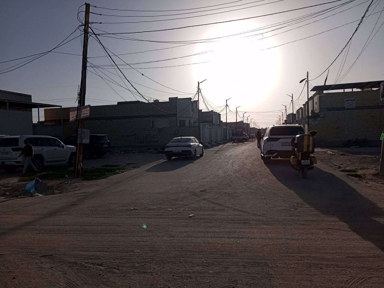 السلام عليكم اخوان
عرصه مساحه 200 متر  مكانه كوفه شارع الزوار 
قرب اسواق المال شارع تبليط ماي كهرباء مولده قريبه
سعر 30 مليون  تريد 100 متر تريده كله 200
عادي ***********
