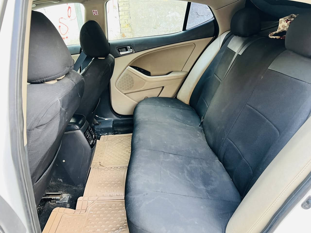 سلام عليكم
كيا أويتما للبيع موديل 2014 وارد امريكي فول مواصفات  بصمه تحكم ستيرن كشنات كهربائي بنراما تدفئه تبريد بل كشنات مكينه 2400 GTI حادثه باب وجاملغ شوي صبغ وجاملغ الكدام ابدل انطخ وبدلته بدون دواخل الاصلي موجود 
العنوان بغداد مدينه الصدر 
رقم الشاصي:5XXGN4A71EG319867 

السعر : 115$
***********
