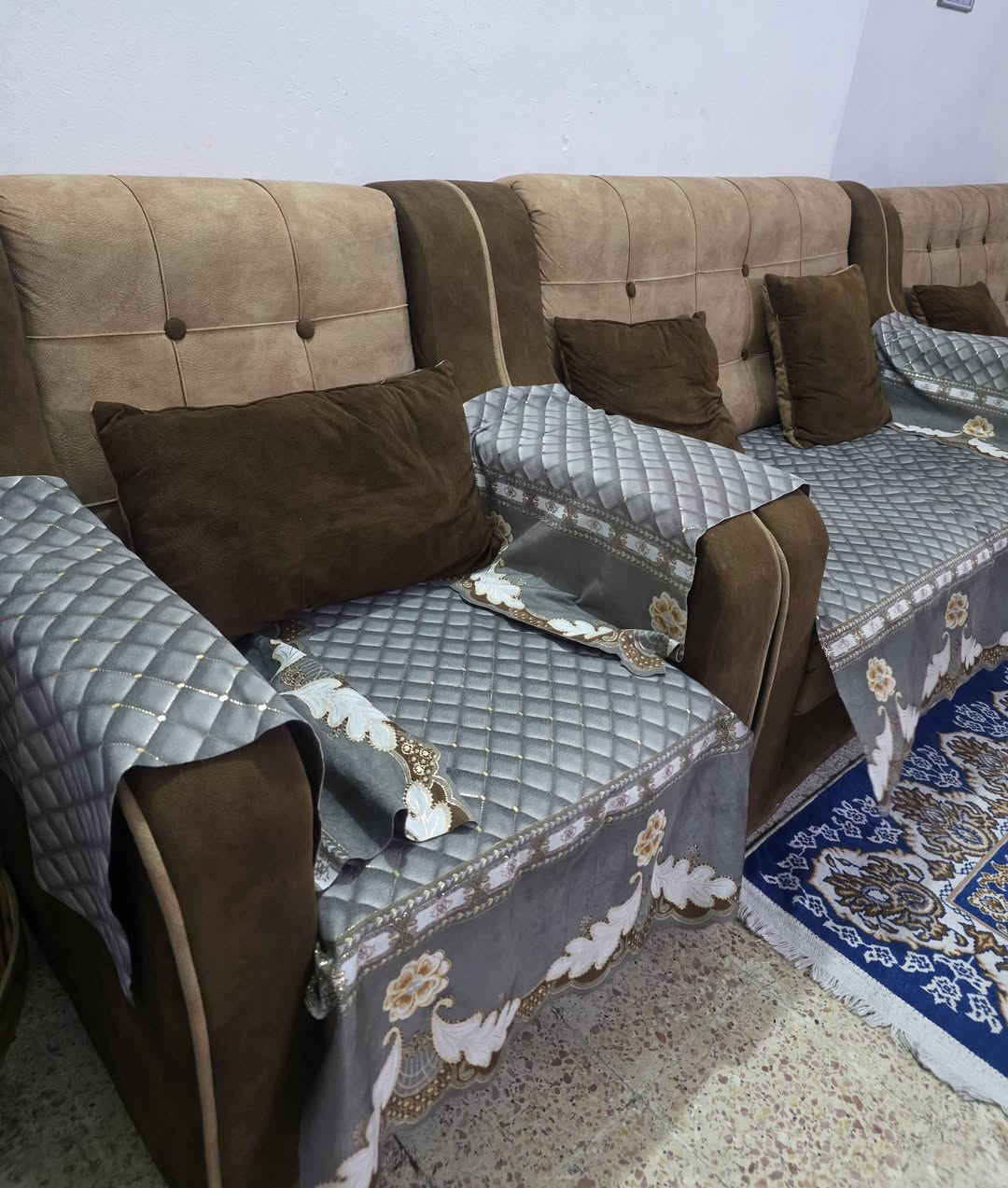 تخم جديد ونظيف كلش للبيع ٧ مقاعد وهاذه كنتور ٦ بوب شوفو نظافته وجبير تكمه هم للبيع استفسار واتساب ***********,مكان بغداد الكاظميه
