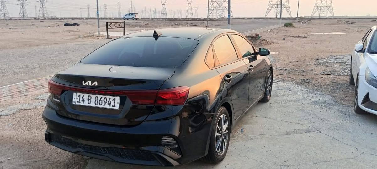 اسلام عليكم سياره فورتي للبيع موديل 2023 كفالة عامه سياره ماشية ٣٤ نسبه غرق ١٠ بالميه اني مكلف بلنشر هذة رقم صاحبه والتفاصيل يمه مكان السياره بصره سياره تحويل ثاني يوم رقم السياره بصره  ***********
