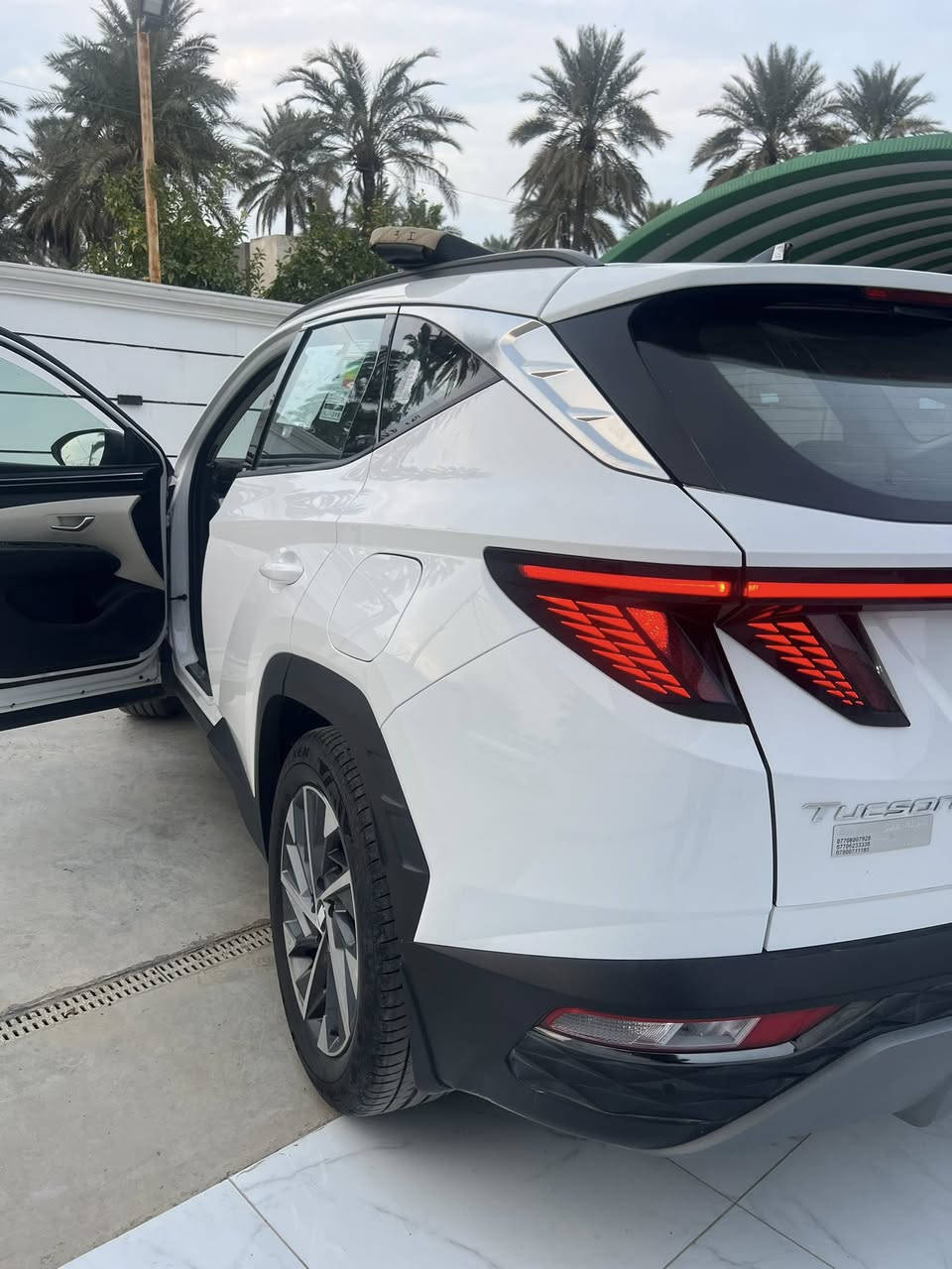 السلام عليكم توسان موديل 2024 فول عدا الفتحه كشنات كهرباء شاشة تابلت عدادات شاشة السياره مكفوله كفاله عامه حتى من الشخط سياره حلوه نصبتها حلوه اني طلعتها على ايدي من الشركه وهسه ماشيه 50 الف السياره بمعنى الكلمه نضيفه 
رقمي *********** السعر 220 وبيها مجال بسيط للشراي
