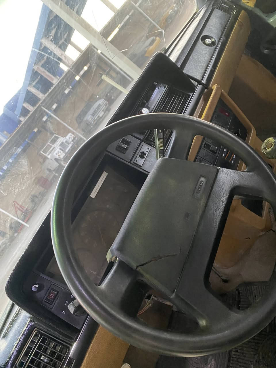 السلام عليكم فالفو للبيع  بلادي رقم قادسيه  ب 33 رقم صاحب سياره تفاصيل يمه ***********
