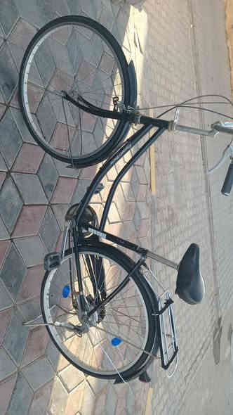 سلام عليكم للبيع بايسكل بناتي حجم 26 موديل 2017اللون اسود السعر 100 وبيه مجال مكان كوت حي الجهاد الاتصال ***********
