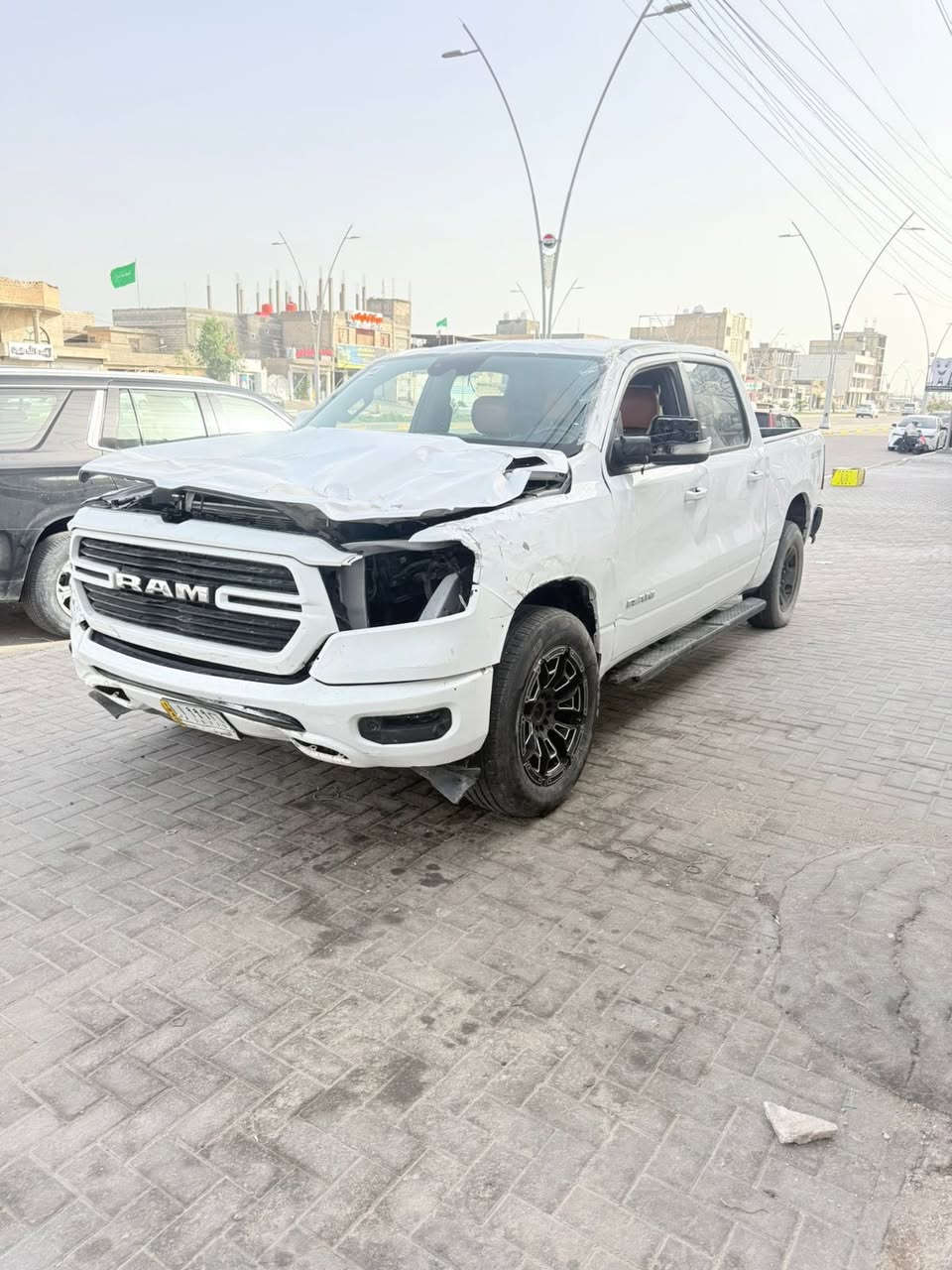 السلام عليكم دوج رام وارد امريكي موديل 2020 رقم بصره تحويل مباشر فول موصفات ماعدا الفتحه باب طويل ابيع على حادثها سابقا كفالة عامة مكينة 5700 السيارة شغالة وتمشي تبريد شغال  مكان السيارة بالبصرة السعر مناسب مامتواجد على الخاص الشراي يتصل ويدلل 
0775 557 7656
