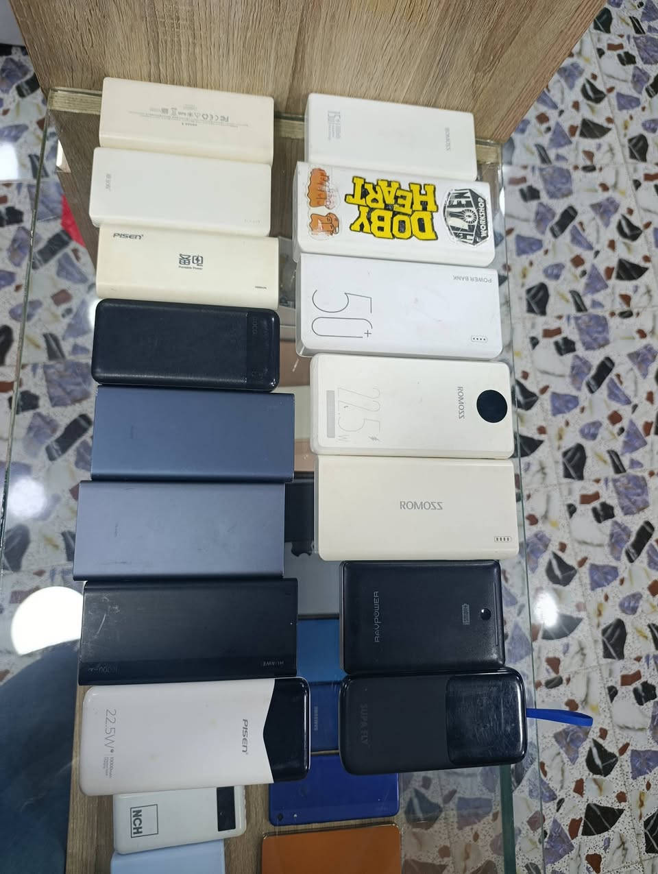 وصل بور بنك (شحن سفري) مستعمل نضيف جدا باله أمريكي أصلي السعر من ١٠ آلاف الى ١٥ ألف 
مكتب زين العابدين للموبايلات حقلانيه راس جسر حجلان


**إذا كنت صاحب هذا الإعلان وتريد حذفه لأي سبب، رجاءا أرسل رسالة إلى الدعم الفني**