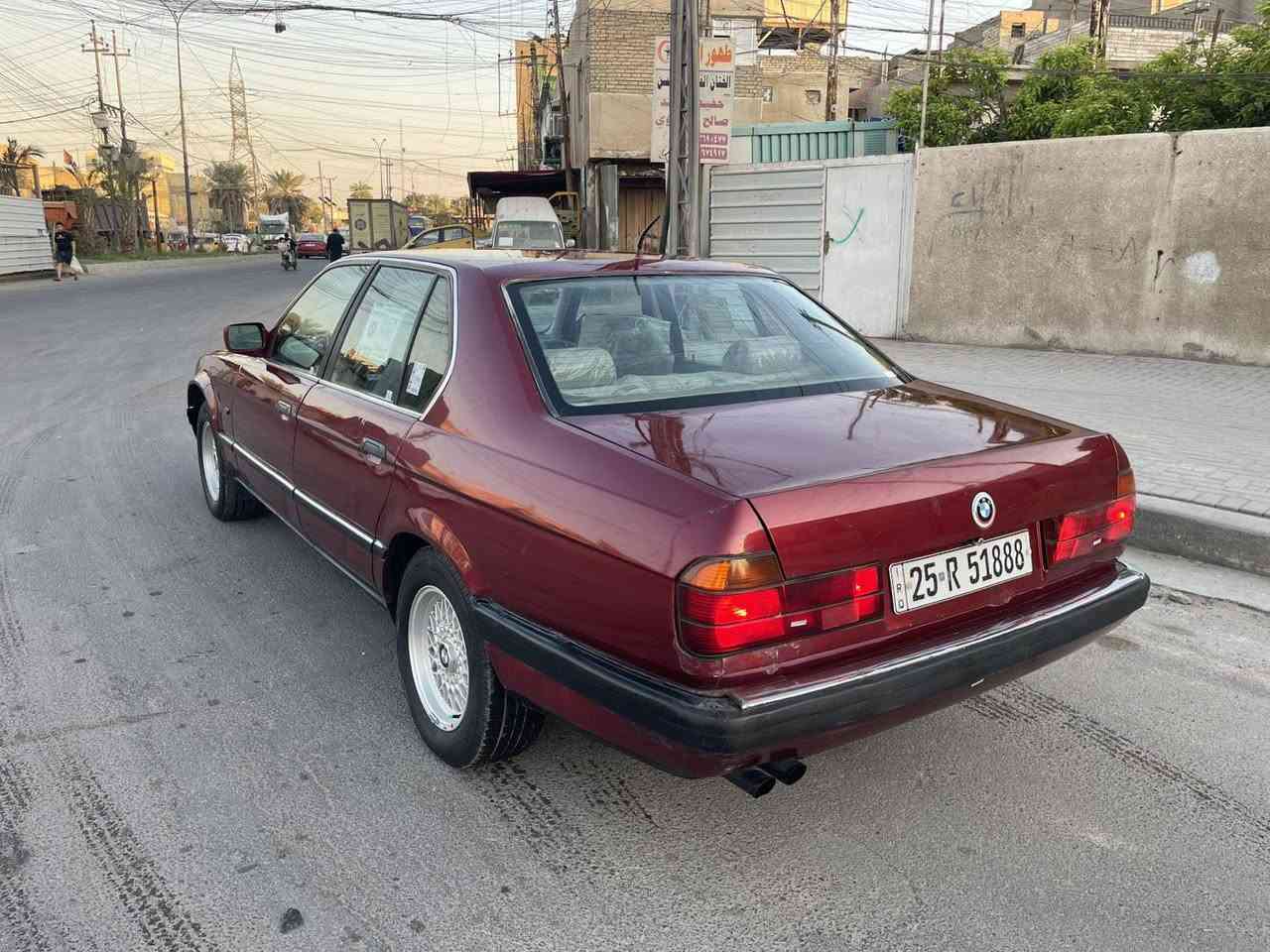 السلام عليكم بي ام 1991         730 مكينه 6 سلندر بلادي السياره بدون اي حادث بيها صبغ عام لجماليه رقم دولي وهزه جديده وسنويه 2030 مكينه وكير بلادي صدر تايرات كله جديد كهربائيات كلها شغاله وسياره جاهزه من كلشي مكانها بغداد السعر 46 وبيها مجال ***********
