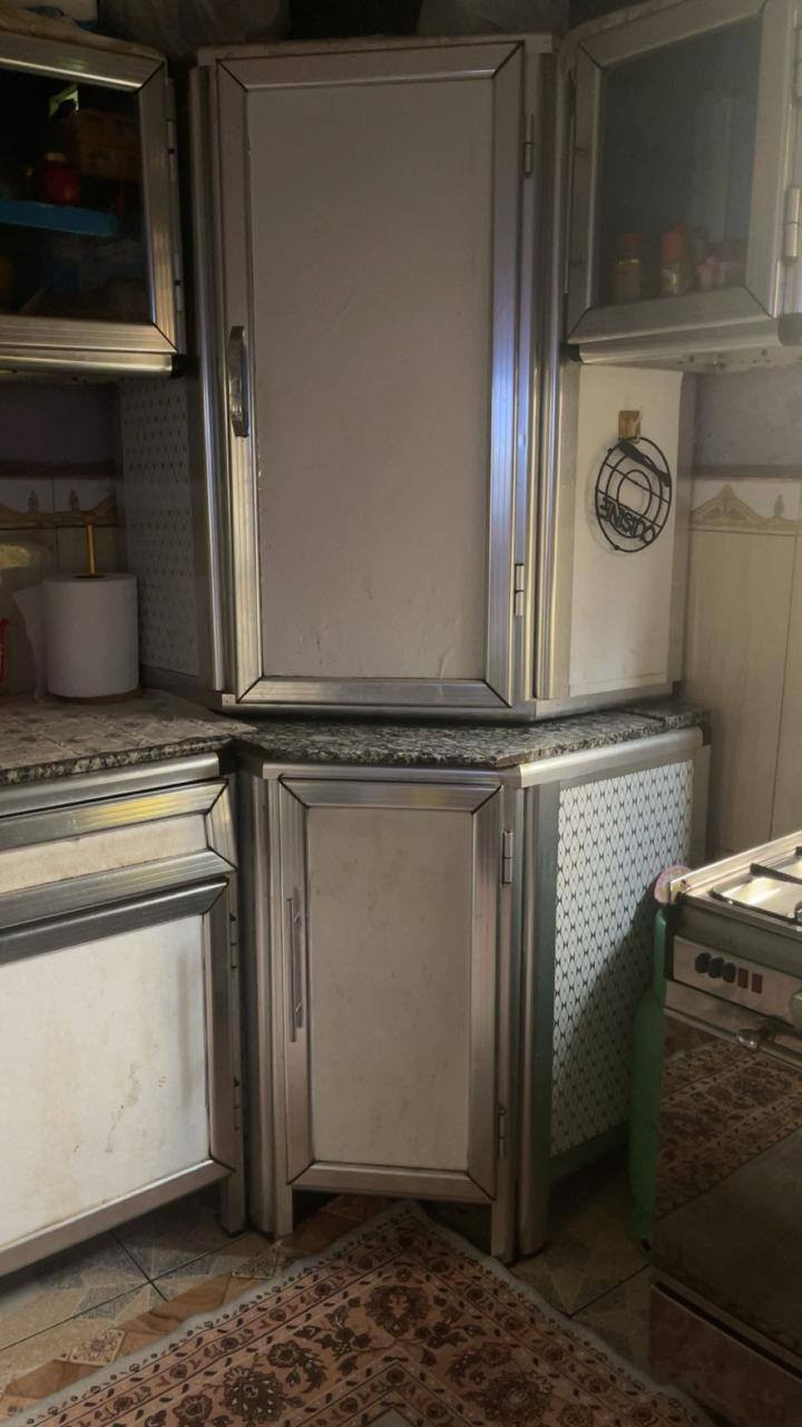 كاونتر نضيف للبيع سعره 250وبيه مجال قليل مكانه دور النفط  الشراي يتصل ***********
