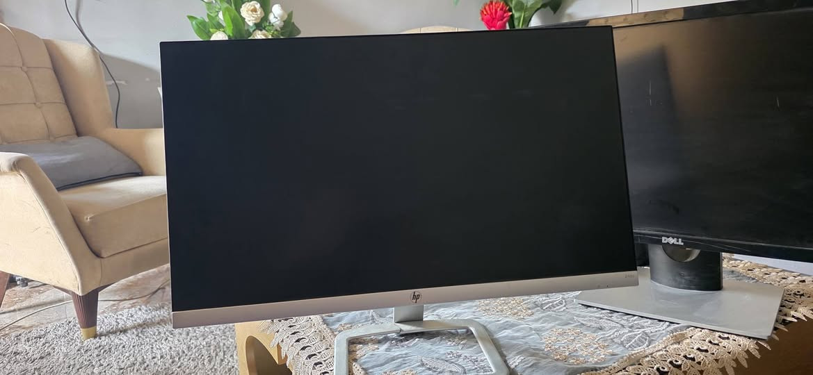 السلام عليكم
hp full hd
27 بوصه
منفذ hd 
منفذ vga
السعر 150000

dell full hd
24 بوصه
منفذين hd
منفذ vga
السعر 175000

تكدر تستخدمها للألعاب والحاسب والكمبيوتر 
الشاشات نظيفه 
مكاني بصره
للتواصل ***********
