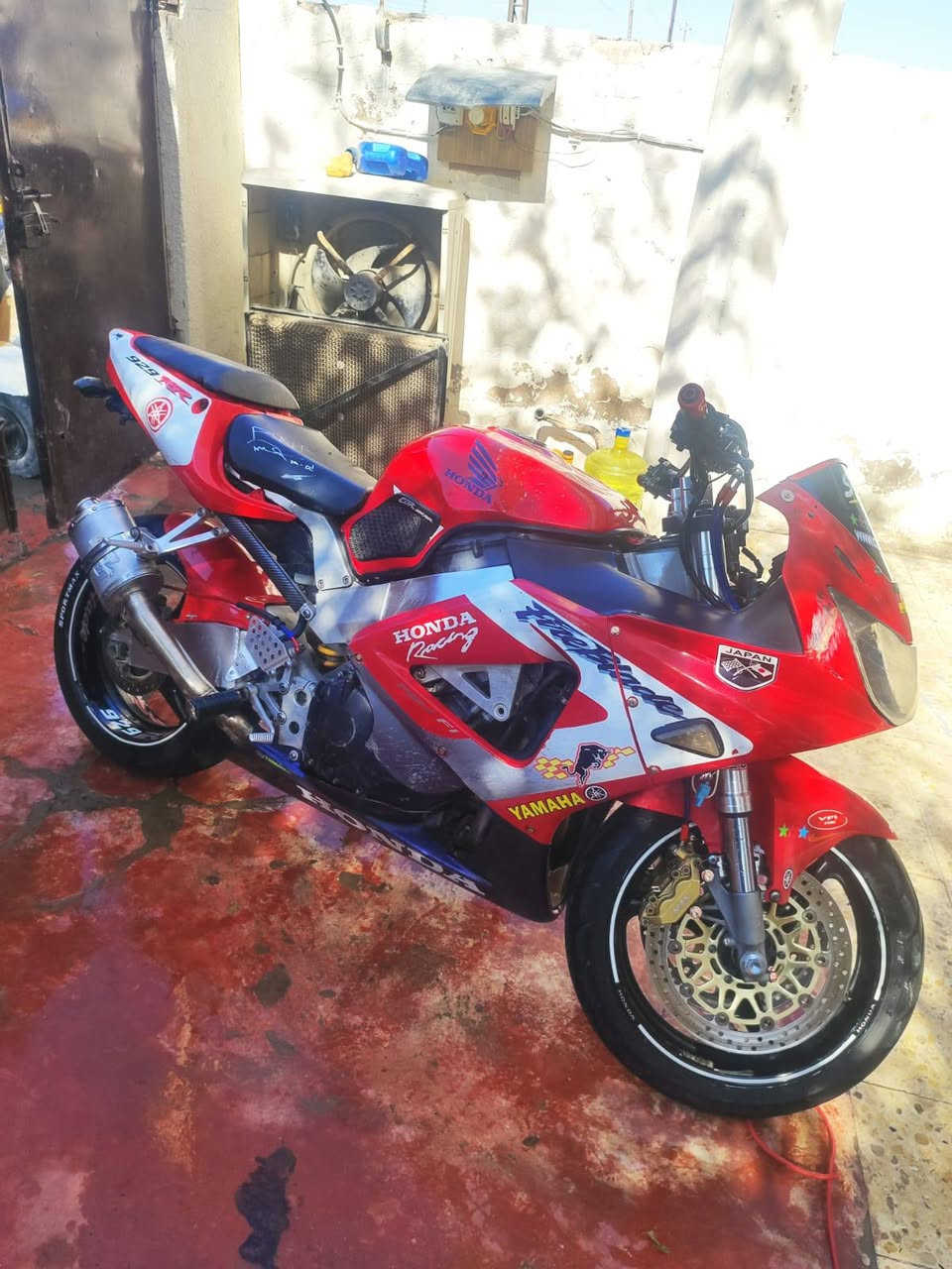 سلام عليكم RR929
***********
دراجه كفاله عامه كما موضح بالفيديو اول ثاني ثالث رابع بطناش سعر 20 وبيها مجال بصيط
