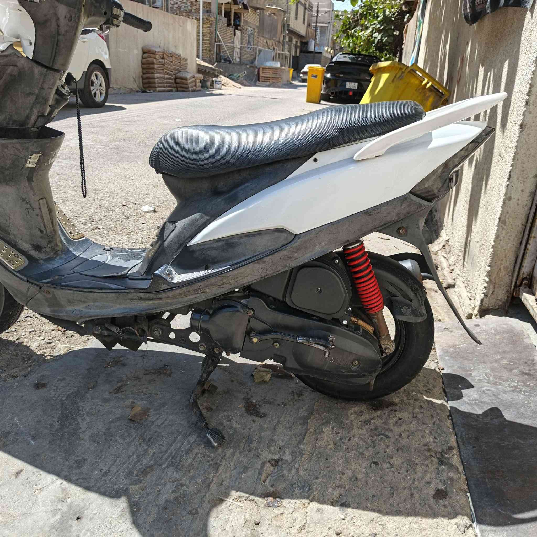 دراجه ماكس عدله للبيع بلاديه مفتوحه ولفات بس بوشه ٤٩ دراجه ملاحه وكلشي شغال بيه ختم واحد ويه مكينه حتى واقيه مختمه بس ما عده كفرات ما مختمه سعر ٦٥٠ كلجات جديده مكاني بصره جمهوريه ***********
