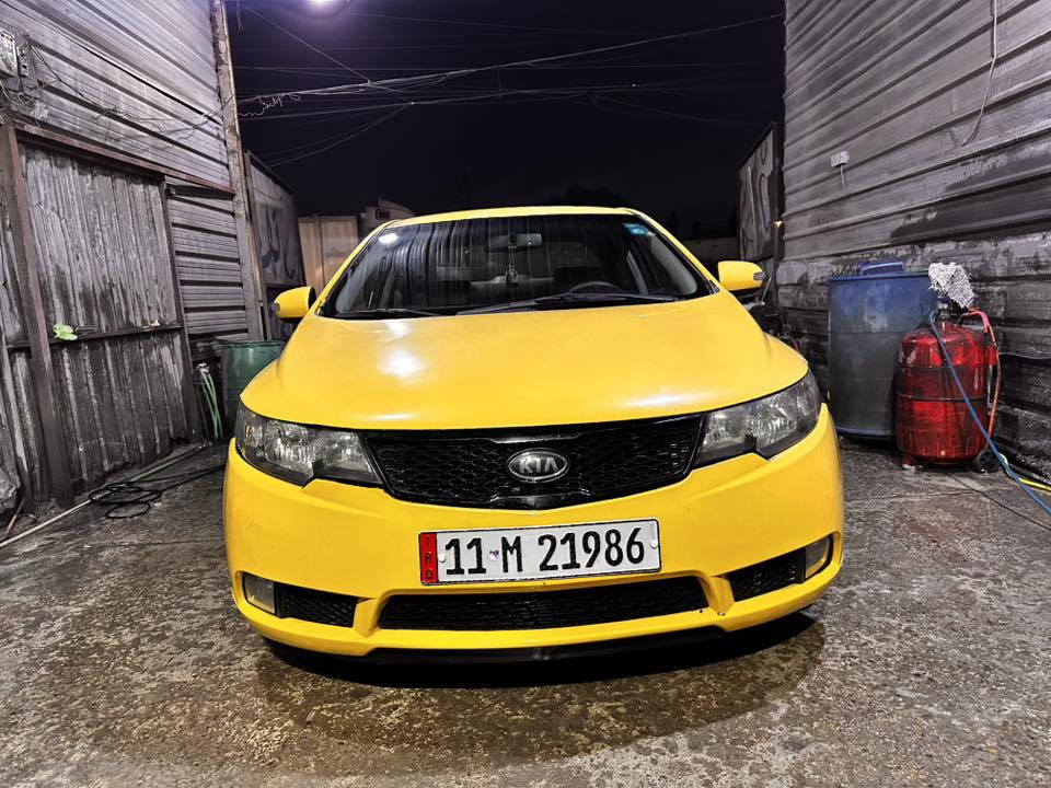 السلام عليكم كيا فورتي موديل 2012 أمريكي محرك 2000 دوش محرك كير جديد حادثها جاملغ وبنيد وبيها طخة بالباب الخلفي موضحه بالصور  وداخلها جديد ورقم جديد مكاني بغداد القاهره سعرها 80 
***********
