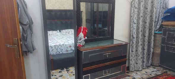 للبيع غرفة نوم تركي درجه اولى نظيف وتنفتح وتنشد مابيها اي يكسر. مستعجل على بيعه مليون وربع  بس شري يتصل ***********
