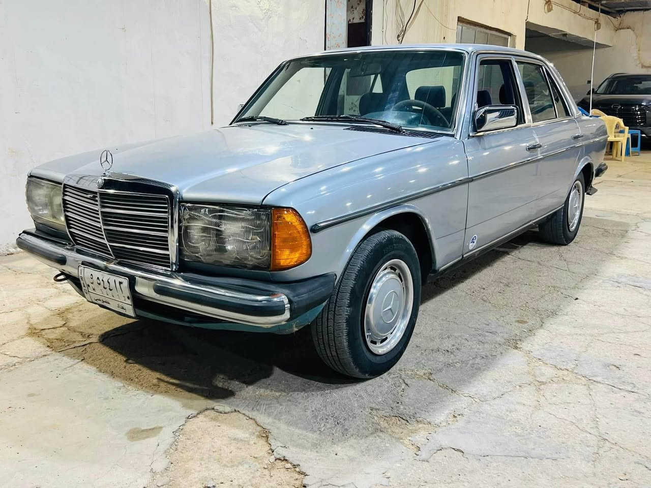 السلام عليكم 
مارسدس ابو جحيل 
موديل 1983 
محرك وكير بطه تبريد شغال اوتماتيك 
تخم تاير وصدر جاهزه من كلشي بدون نقص 
سعرها 60 ورقه *********** 
رقم بغداد بسمي تحويل مباشر بغداد, العراق
