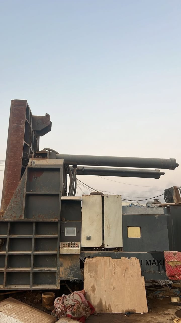 مكبس تركي للبيع وزن الكبسة طن جك جانبي ضغط عالي تحكم ريموند عن بعد وتحكم كير واتماتيك حجم الحوض العرض 250 الطول 350 . جكات قفالة ل الباب العلوي ل الاستفسار اكثر الاتصال على الارقام التالية 
***********
‭0770 430 1021
