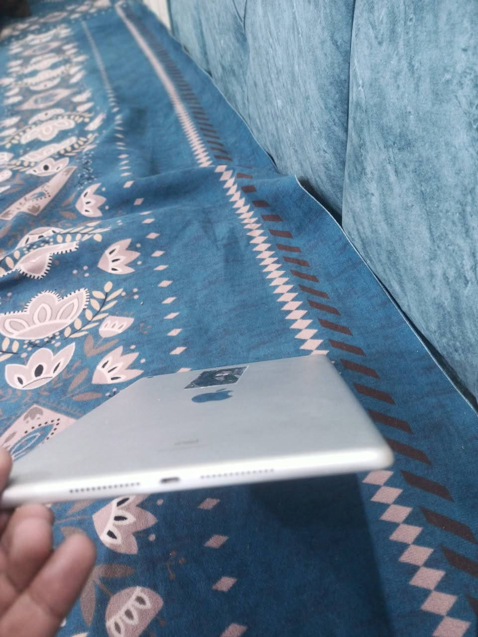 سلام عليكم 
ايباد 9 
نضافه 100٪
امرواس بايفون 13 او الترا 
وانطي فرق 
***********
