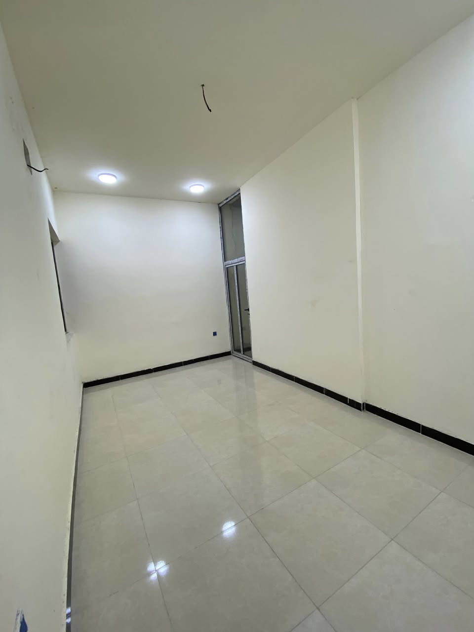 شقة VIP زيرو للإيجار (ارضية)
📍: الاعظمية- شارع عمر (للعوائل فقط )
تحتوي على :
غرف نوم عدد (٢ )
صاله منفصله 
مطبخ مفصول 
خدمات 
منور عدد (٣)
ملاحضة: تحتوي الشقة على (ماطور ماء-سخان - خط مولد)

السعر : ٧٠٠ الف عراقي 
للتواصل والاستفسار اكثر 
📞(***********)📞
