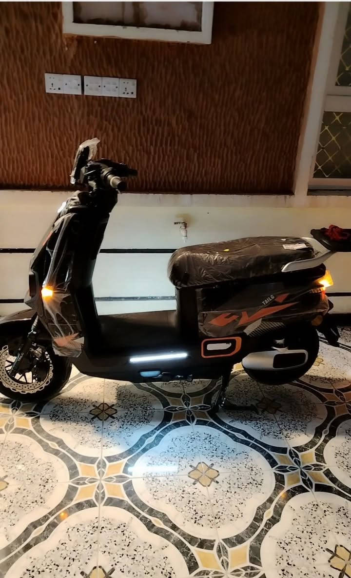 السلام عليكم
دراجه شحن فول مواصفات ✨✨
ما متعوبه بعدها جديده ✨✨
بطاريتها ممتازه و جديده محافظ عليها اني ✨✨
سرعتها 90 ✨✨
شاحن مالتها جديده و سريعه شحن ✨✨ 
وياها ملحقاتها، صندوق كبير - جنطه داخليه - مرايتها
موقع بعقوبه، دور الزراعه
باقي الاستفسار على هذا الرقم 👇
***********
