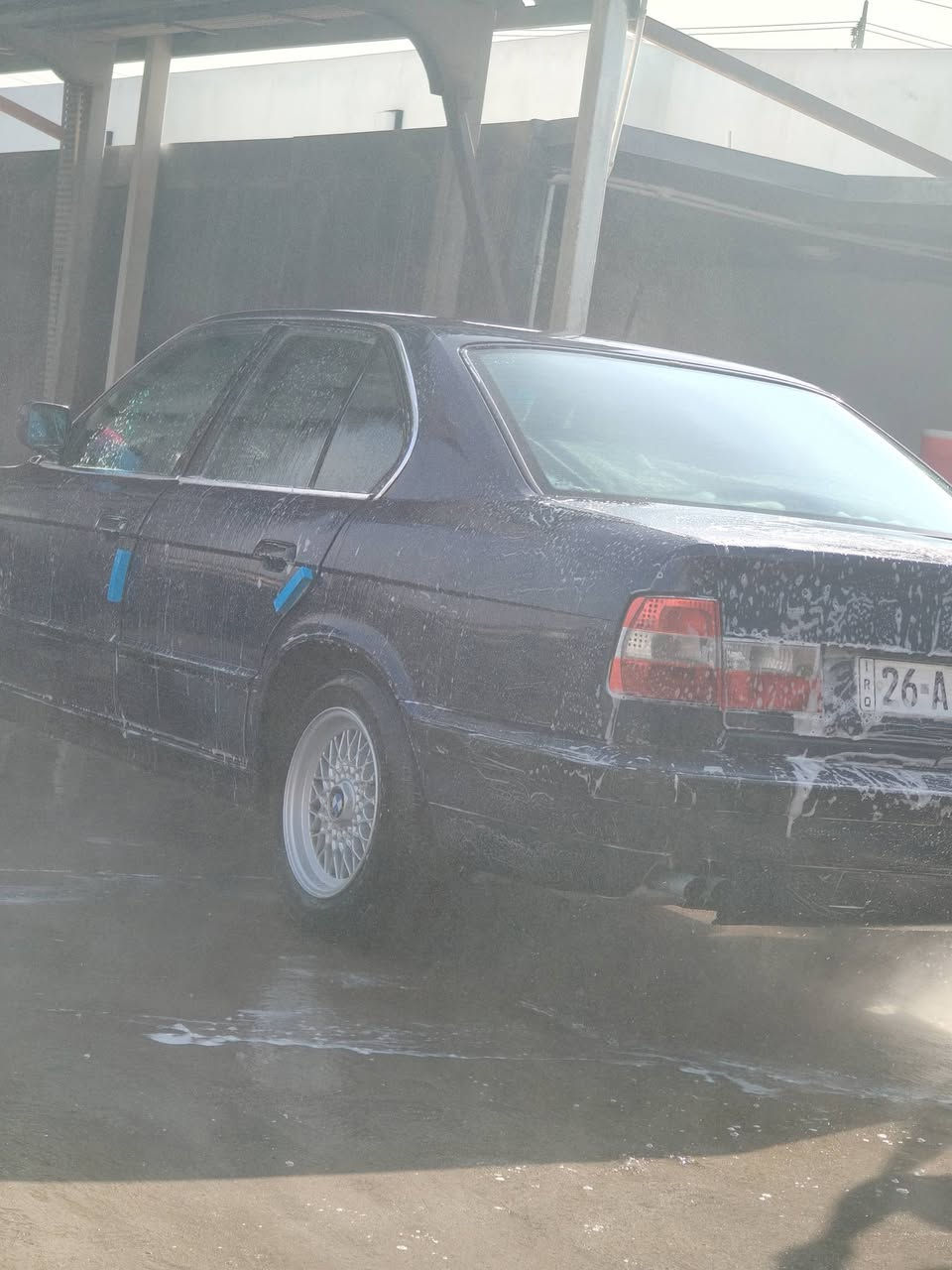 BMW525i كير اوتماتيك 
موديل 1991 لون ازرق غير محدد
سنوية بأسمي للـ31 شرط التحويل والغرامات 
سيارة بيها طخة جامرلغ السايق الامامي والباقي مكفول 
مكان السيارة كركوك 
السعر 58
للتواصل ***********
