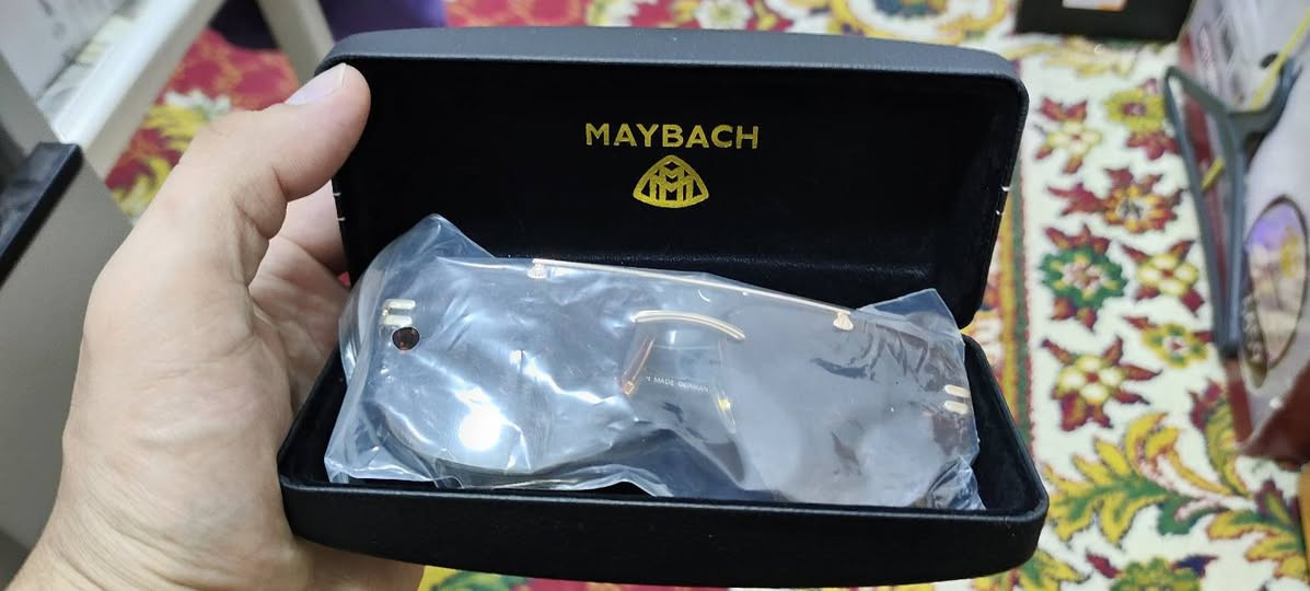 نظارة شمسية ماركة مايباخ صناعة ألماني قطعة روعة معاها علبة جلد ،السعر 20 ألف مع التوصيل


**إذا كنت صاحب هذا الإعلان وتريد حذفه لأي سبب، رجاءا أرسل رسالة إلى الدعم الفني**