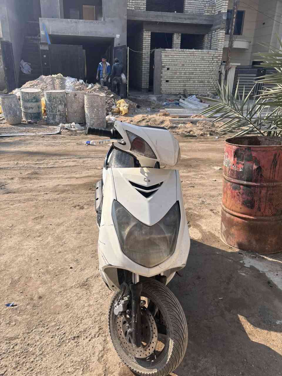 سلام عليكم للبيع دراجه سكنس فحل ياباني  خطين مكينه بلاديه ما مفتوحه شغاله نكره سلف كفراته مثل ما موضح بصوره السعر ٦٥٠ وبيه مجال مستعجل على بيعته مكاني الدوره الشراي يتصل ***********
