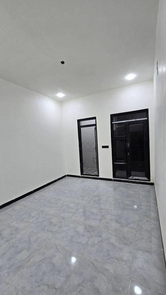 🏡 2 بيوت للبيع_بناء حديث
الديوانية / مجمع توحيد العفلوكي طريق السنيه السياحي وره سكة القطار شارع المركز ب البداية بعد 50 متر عن الشارع . 
🔸طابو زراعي سند 25  . 
المساحة 135م² – طابق واحد
🔹 2 غرفه نوم + استقبال + صالة
🔹 3 صحيات
🔹 مطبخ
🔻 ملاحظة : لا نعمل بالاقساط 
📞 للاستفسار: ***********
