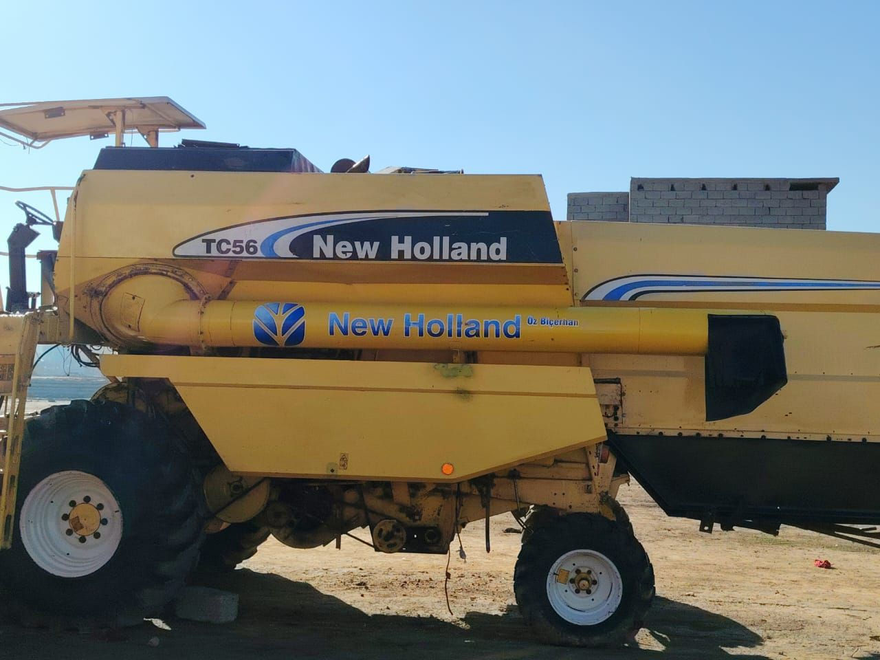 السلام وعليكم 
#حاصده نيهولند
#للبيع
#كتاب شريكه
#موديل2003
#اربعه بلم 
#تايرات اربعه جدد
#محرك نضيف/#كير #اكسل /#بالشرط 
#معمل معمر كامل
#مكفوله من/كسر ولحيم شرط
#مكان (#محافظة كركوك) 
#سعر $خاص
 #اتصل  ***********
ادمن وافق رجائن
