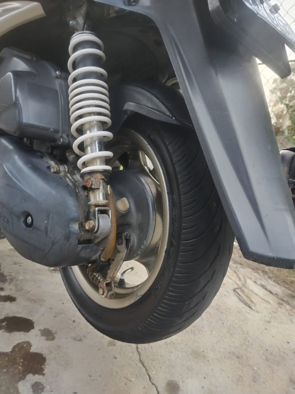 سلام عليكم 
سكنز فحل للبيع 
الدراجه خير من الله الدراجه اكفله من التاير للتاير 
اي نقص مابيه مكينه خير من الله زوج تايرات عريض جديد معدل يخبل الشراي خاص هـ***********
