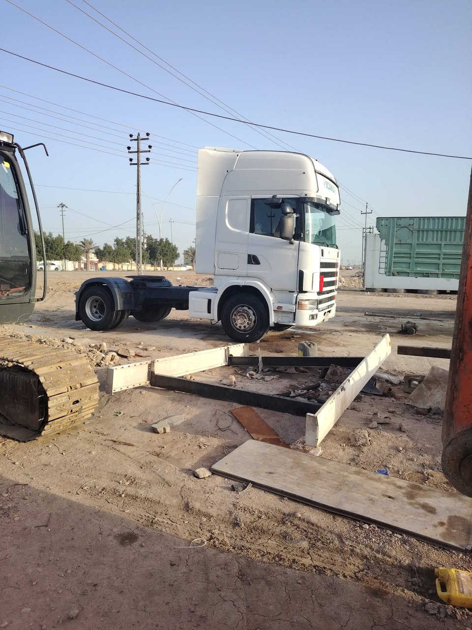 سلام عليكم سكانيا للبيع موديل 2000 رقم اربيل هل موجود ماكينه 420 كير 3 / 3 ماكينه بخار قليل بدون صرف قماره مكفوله من الضربه تائرات نص عمر الباقي شوف العين عنوان بصره القرنه سعر 88 وبيها مجال بسيط الاستفسار اتصال على الرقم ***********
