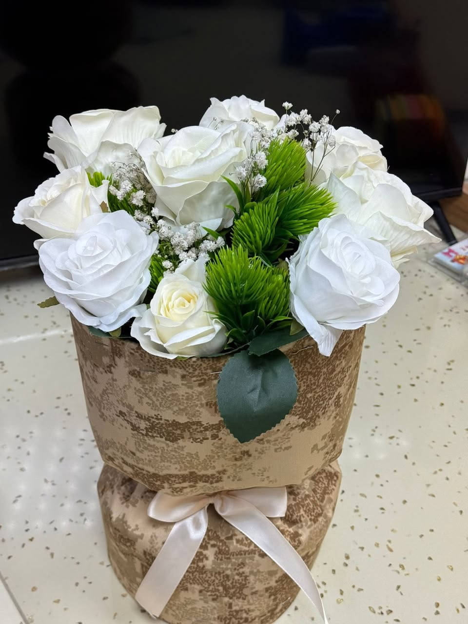 التميز بوسط منطقتنا.. تجربة تستحق الإشادة!

دائماً أحب أدعم المحلات في حي الإعلام والي متمييزين بشغلهم المرتب. 

اليوم حبيت أدليكم عن مكان قليل يعرفونه
 (روني للورد والهدايا - Roni Shop).

أكثر شي لفت نظري عدهم هو "اللمسة الفنية" بالتغليف.. الهدايا عدهم مو مجرد غلاف بل هي قطعة فنية. 
الورود الطبيعية عدهم دائماً فريش والبكجات الجاهزة توفر عليك هواي حيرة ووقت.

مكان يجمع بين الفخامة والأسعار المناسبة والتعامل الطيب. 

يستاهلون الزيارة والدعم.

📍 العنوان: حي الإعلام - شارع المستوصف - مقابل سنتر الاعلام - مجاور مطعم إيوان 

رقمهم / ***********

⏰ متواجدين لحد الساعة 12 ليلاً.

#حي_الاعلام #ورد #هدايا #هدية #هدايا #اعيادميلاد #تخرج
