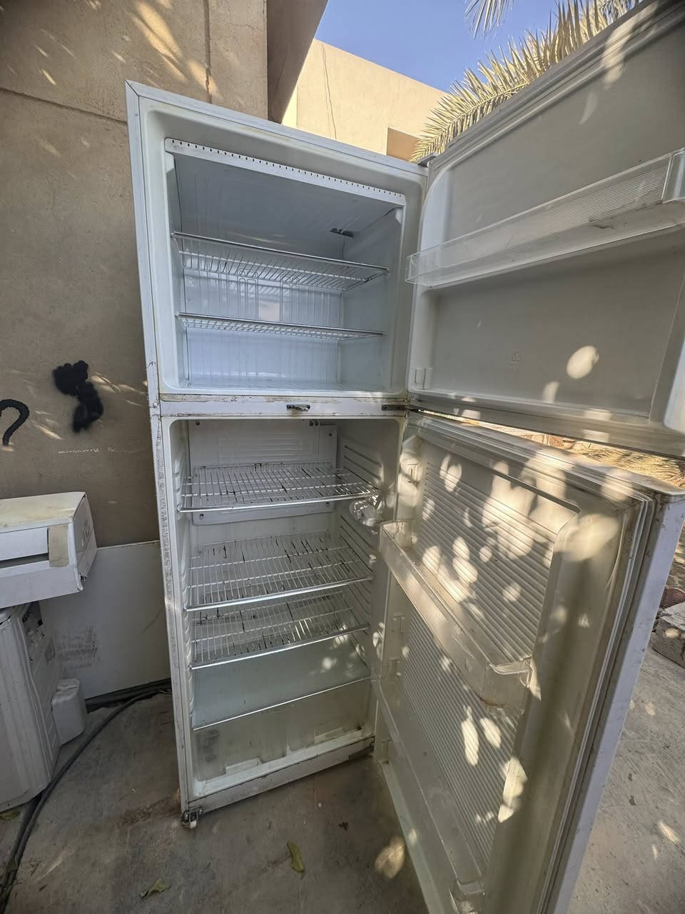 مكيف 2طن انفيرتر تحكم  يسحب 4 انبير سعر 480
مكيف 2طن نوع كرفت سعر350 

ثلاجه 18 قدم اخت الجديده سعر 250 

مكاني رمادي الحزيره  

***********
