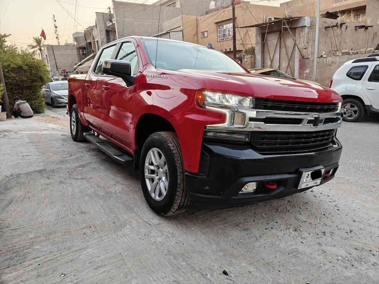 Chevrolet Silverado  2022 Red Automatic 2.7 L
سلفرادو 2022 بغداد 
ماشيه 38 الف فقط 
باب طويل بدي قصير المرغوب 
محرك 2700 تون توربو 
جدا اقتصادي وسريع 
ضرره 3 قطع بنيد.جاملغات اماميه 
وصار بيه بارد بسيط باب خلف السكن من الاسفل اثر التحميل من امريكا 
باقي السياره مكفوله بارد وصبغ 
السياره على ايد وحده من دوخله من امريكا
جاهزه بدون اي خلل او نقص 
المواصفات . . .
- بصمه . شاشه . كامرا . كشن كهرباء ومساج . فورويل . تبريد خلفي . صندوق كهرباء . غطاء صندوق بوكس . كير تعليك . تشغيل عن بعد . كامرا اماميه تسجيل 
الخ من المواصفات الستاندر 
السعر 195 ورقه قابل للتفاوض بالمعقول 
***********

