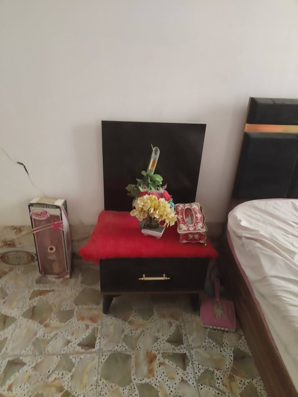 للبيع مبرده سعرها 75 طباخ سعره 250 غرفه جديده سعرها 400 للاستفسار الاتصال على الرقم***********
