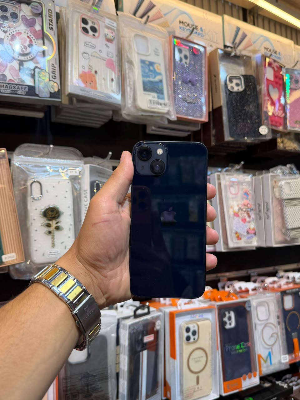 ايفون 13عادي🖤
🔥السعررنار 330🔥
الذاكره 128🔥
مشتبدله  شاشه اصليه شرط✅
بطاريه 74 اصليه شرط✅
سيم1
النضافه  💯
بصمه تشتغل✅
ضمان جهاز  +وصل محل👍
توصيل جميع المحافظات 🚕
عنوان محل موصل سوق النبي مقابل خزان ماء📍
       سنترـــM 
للاستفسار رقمي بي واتساب راسلني🤳 
***********
