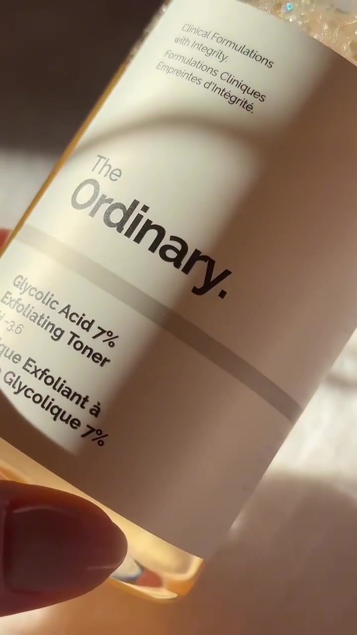 هذا المنتج هو محلول تنغيم بحمض الجليكوليك 7% من علامة ذا أورديناري (The Ordinary).الاستخدام: يعمل كمقشر كيميائي خفيف لسطح البشرة.الفوائد: يساعد في تحسين ملمس البشرة، توحيد لونها، وتقليل عيوب البشرة وحب الشباب بمرور الوقت.طريقة الاستخدام: يفضل استخدامه مرة واحدة يوميًا، ويفضل في المساء، بعد تنظيف الوجه.
للحجز والاستفسار على واتساب على هذا الرقم ***********
يوجد خدمة توصيل داخل لموصل ولجميع المحافظات #موصل #بغداد #متابعة #لايك #دهوك #اربيل #البصرة # دلوعة شي أن #النجف #الحله #الكوت #جميع #@متابعين
