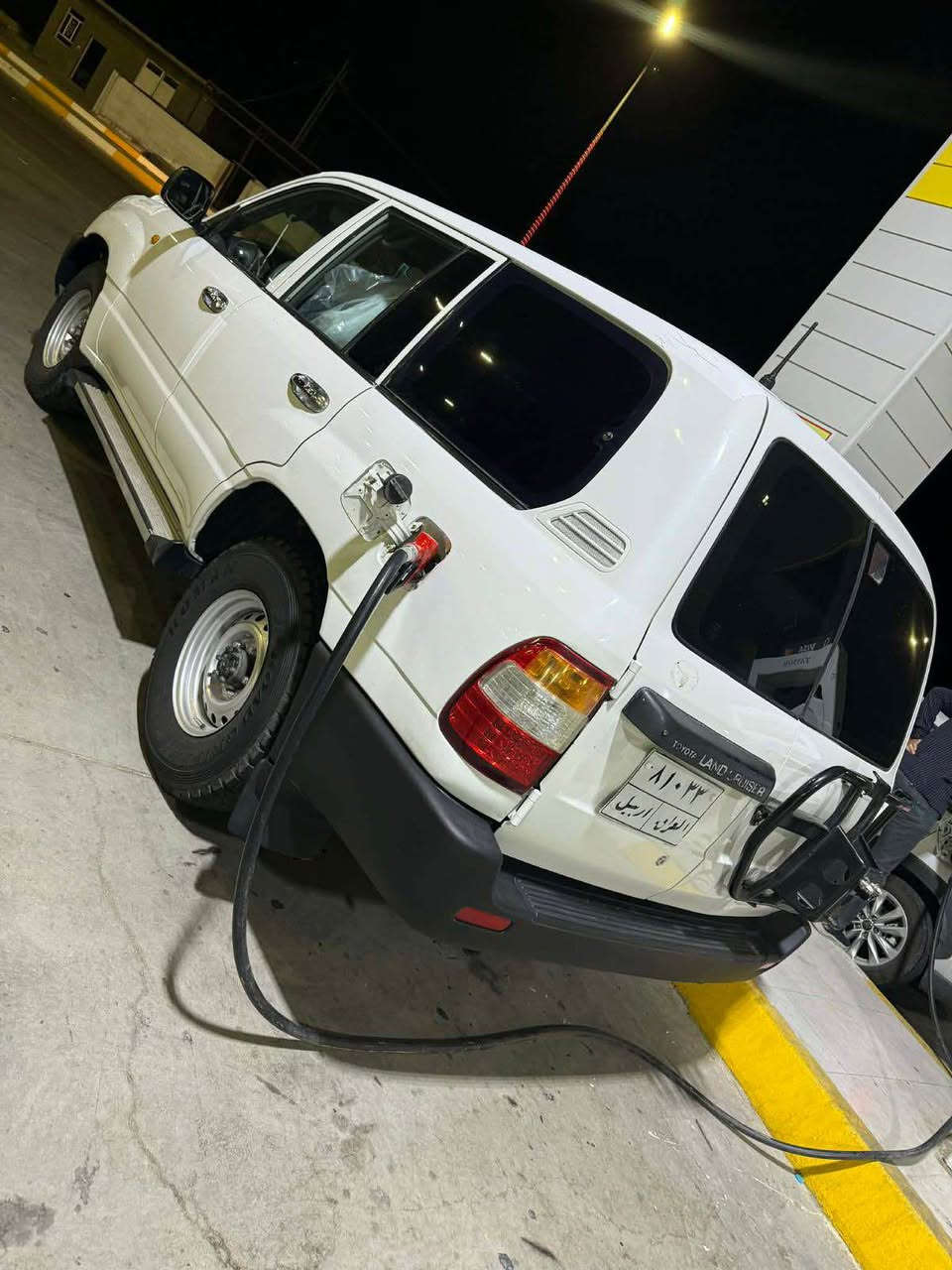 السياره بيها حزام تجميلي فقط بدون حادث
رقم اربيل سنويه منتهيه
موديل ٢٠٠٠
كير عادي فور ويل
دبل تانكي
غرفه جديده والسياره جاهزه
السعر ١٤٠ بيها مجال بسيط
*********** البصرة, العراق
