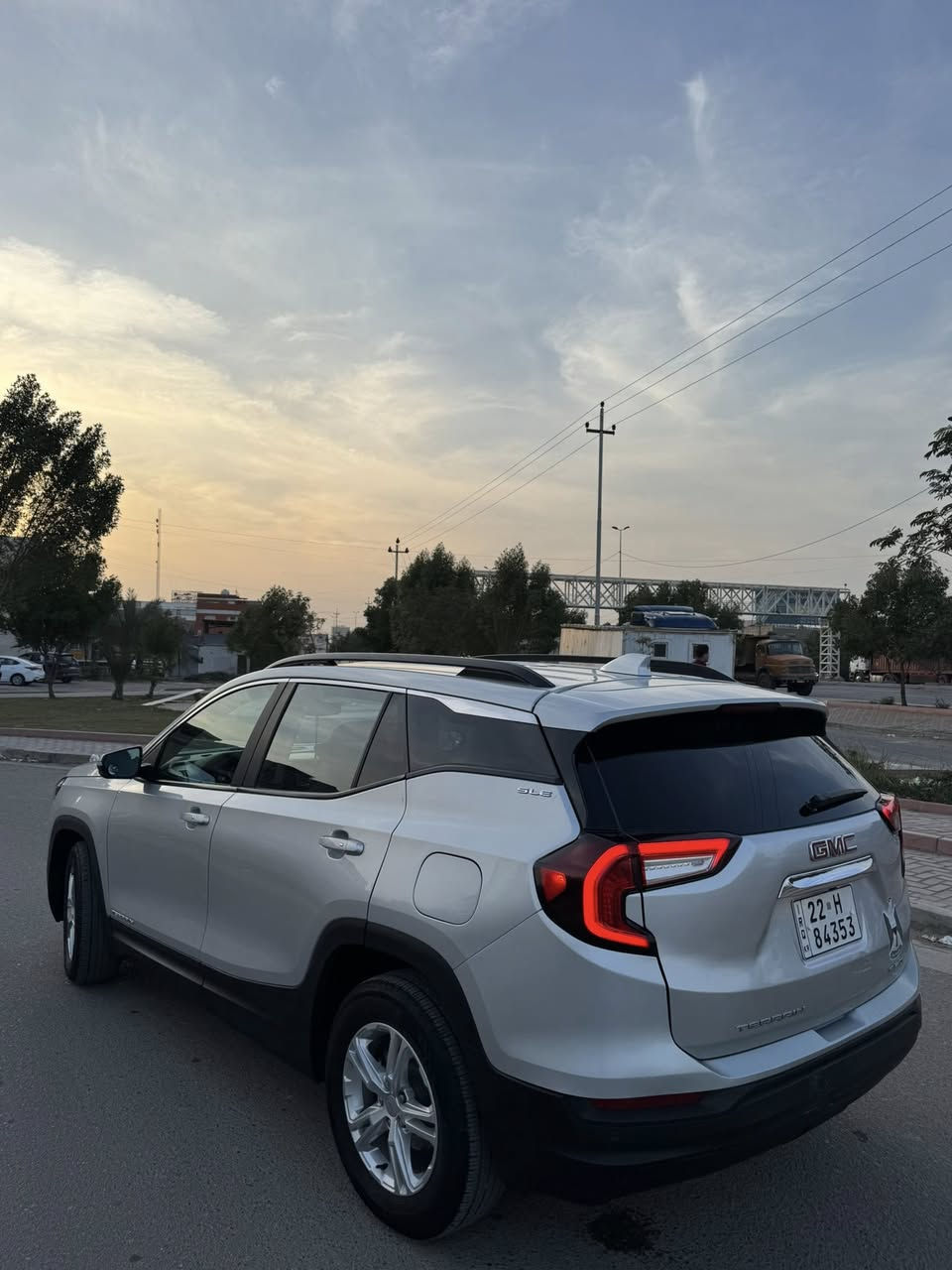 للبيع – GMC Terrain 2022 SLT
رقم اربيل بأسمي تحويل مباشر 
وارد أمريكي | مواصفات أمان متقدمة | حالة ممتازة | بدوووون ايرباااك 
محرك و كير كفالة بدون فتح بدون أي مشكلة 

🔹 اللون: سلفر
🔹 الموديل: 2022
🔹 الفئة: SLT
🔹 الاستيراد: وارد أمريكا
🔹 الممشى: 82,000 كم
🔹 المحرك: 1.5 لتر تيربو
🔹 القير: أوتوماتيك تحكم دكم نفس اليوگن 

✨ المواصفات والتجهيزات:
 • رادار أمامي وخلف
 • تنبيه اقتراب من السيارة الأمامية
 • هزاز بالمقود (تنبيه مغادرة المسار)
 • مقعد السائق كهرباء
 • شاشة + Apple CarPlay
 • كاميرا خلفية
 • حساسات ركن
 • تشغيل بصمة
 • مصابيح امامي و خلفي  LED
 • مثبت سرعة
 • جنوط ألمنيوم
 • مكيف أوتوماتيك
 • أنظمة أمان متعددة

📊 السيارة فئة SLT الأعلى تجهيزاً بمحرك تيربو اقتصادي وأجهزة أمان متطورة مناسبة للاستخدام اليومي والسفر.

حادث السيارة : قبغ الجنطة فقط صبغ و تعديل PDR ابواب عكس السائق فقط من الاسفل شي بسيط

💰 السعر:  ١٩٢ ورقة وبيها مجال بسيط
📍 الموقع:  بغداد شهداء السيدية
📞 التواصل: ***********
