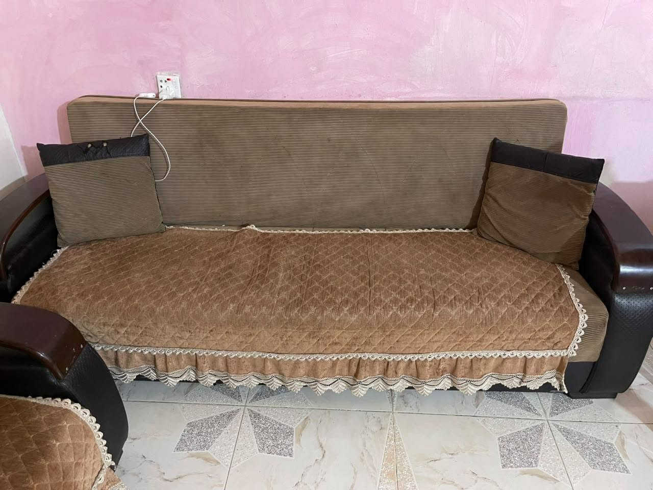 السلام عليكم
يتوفر اغراض منزليه للبيع 

تخم قنفات 10مقاعد نضيف 

 مبردات عدد 2نضيفات شغالات ع الفحص 

ثلاجه كبيره نوعيه هاير  مستخدمه 3اشهر فقط 

باترينه  هيه والي بيها 

الاسعار والاستفسار ع الخاص او ع الرقم ***********
