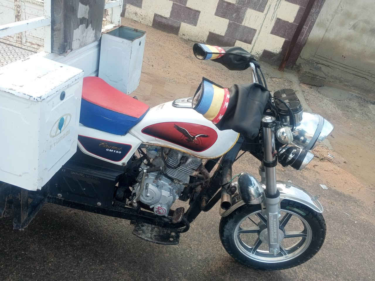 السلام عليكم من رخصه مدير لكروب ستوته جمره للبيع موديل 2019 ماكينه 2019 مالتها ستوته كلش حلوه نظيفه بيها الحيم بالشاصي سنويه ورقم الماني مكاني كوفه شارع المعمل سعر 1,400 وبيها مجال حك لجيه شصي بي لحم رقم ***********
