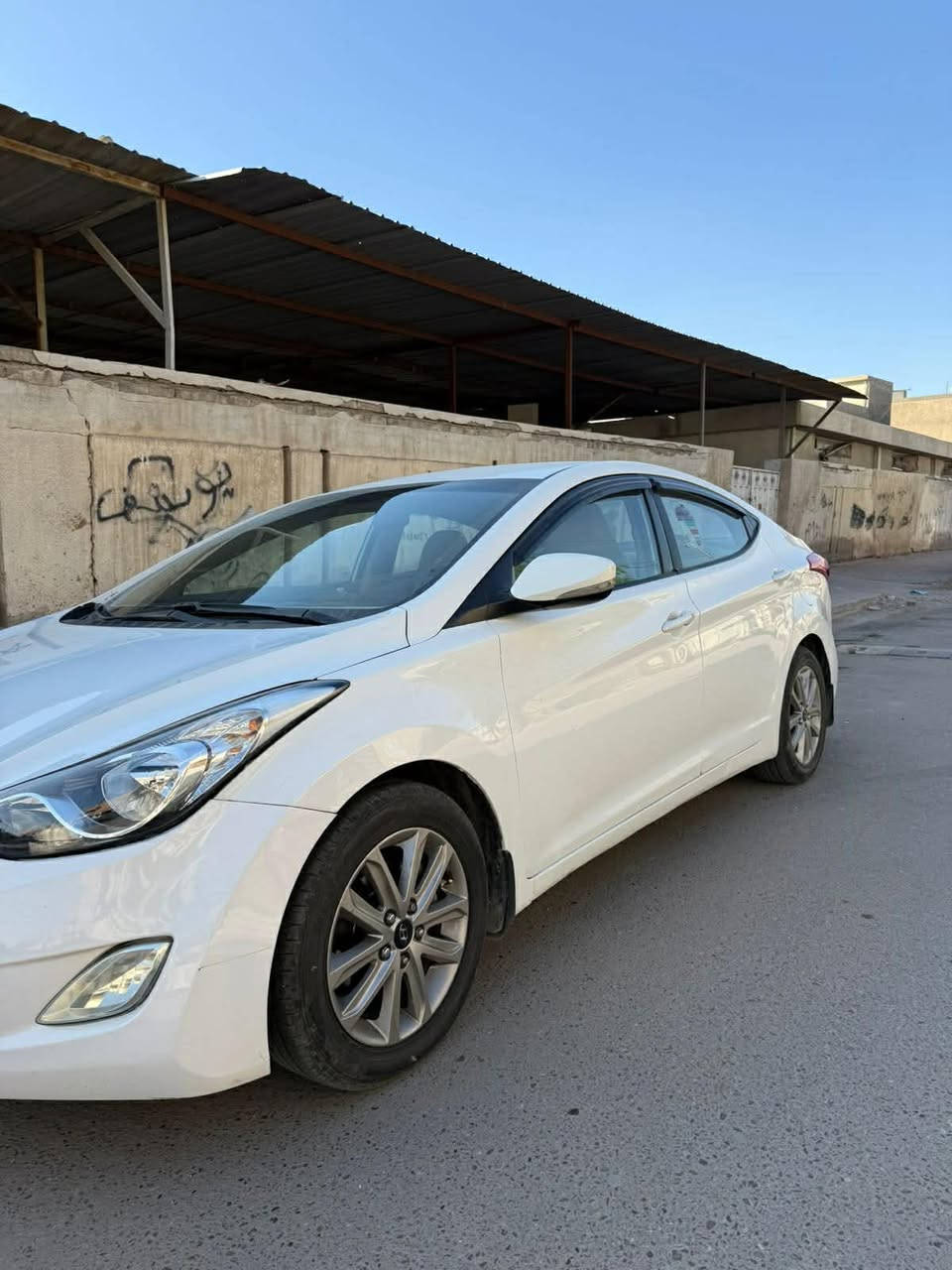 السلام  وعليكم النترا ٢٠١٢ خليجيه مكينه ٢٠٠٠ دوش بدون حادث جديده بمعنه الكلمه السعر ١١٠ وبيها مجال سياره ب اسمي مكاني بغداد الدوره ***********
