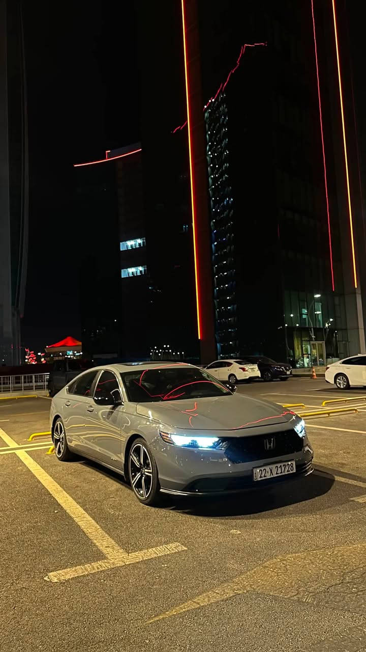 🚘 للبيع هوندا أكورد سبورت 2023

✅ موديل 2023
✅ محرك هايبرد 2.0 لتر اقتصادي وقوي
✅ نظام قيادة بثلاثة أوضاع (Eco / Normal / Sport)
✅ شاشة وسطية مع Apple CarPlay وAndroid Auto
✅ كاميرا خلفية
✅ رادار، مثبت سرعة، ومساعد الحفاظ على المسار
✅ تشغيل بصمة ودخول ذكي
✅ جنوط رياضية 19 إنج
✅ إنارة LED أمامية وخلفية
✅ السيارة نظيفة جداً وجاهزة للاستخدام

ملاحظات:

* بنيد واحد مبدل ومصبوغ.
* BDR بالجاملغ (الجام الأمامي).
* الفحص مرحب به بأي مكان.

💰السعر:195
📞 للتواصل: ‭***********‬
