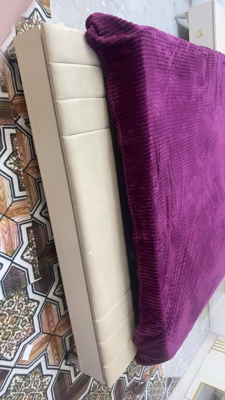 السلام عليكم
اخوان غرفه تركيه مستعمله شهرين بعدهي نضيفه الله شاهد
9قطع وبعد مرايه عاموديه وياها مامصورها مكان قرب جامع التقوى السعر 800
 *********** تصال
