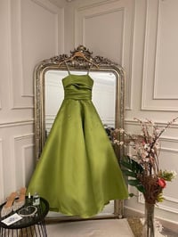 فستان • مقاس ٤٤ • مستعمل ساعتين