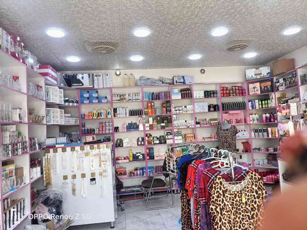 محل جاهز للبيع
المحل اجار وصاحب الملك انسان راقي صاحب اخلاق 
محتويات المحل جام خانه 
والفاترينات 
والسقوف 
ومسواك المحل 
عنوانه بدايه شارع ابو سمير 
سعره من الاخير كلش 7
***********

