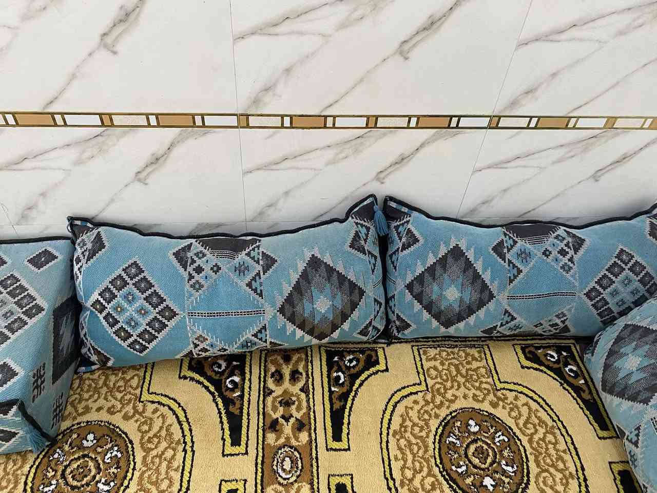 السلام عليكم
للبيع مستخدم
فراش كص تركي قياس ( 17*3)
تكيات عدد 25
مخاد عدد 21 طول المخده (90سم)
شكل جلسه عربيه
رقم الهاتف ( *********** )
