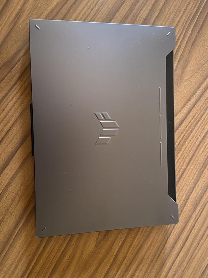 ️ للبيع لابتوب ASUS TUF Gaming FX507
📌 الموديل الكامل: FX507ZV4-LP097

📦 الجهاز قورة (جديد) – استخدام نظيف جداً

🔥 الحالة: ممتازة 100%

⚙️ المواصفات الرسمية:

 • المعالج: Intel Core i7 الجيل 12 (H-Series)

 • كرت الشاشة: 🎮 NVIDIA GeForce RTX 4060 (8GB)

 • الرام: 16GB DDR4 (قابل للترقية)

 • التخزين: SSD NVMe سريع

 • الشاشة:

 • 15.6 إنش

 • Full HD

 #• 144Hz

 • Adaptive Sync

 • لوحة مفاتيح: Gaming Backlit

 • النظام: Windows (حسب التنصيب)

🔌 المنافذ:

USB-A | USB-C | HDMI | LAN | مدخل سماعة

✅ المميزات:

 • تبريد قوي خاص بالألعاب

 • هيكل TUF متين

 • يشغل ألعاب ثقيلة على إعدادات عالية

 • ممتاز للمونتاج، التصميم، البرمجة

مطلوب السعر 1.200.000

اي استفسار ***********

#
