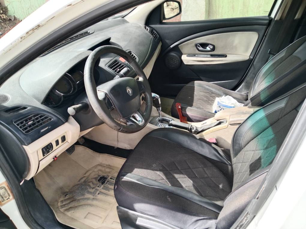 السلام عليكم رمضان كريم للبيع رينو فلورنس موديل 2016 سيارة جاهزه كير مكينة حداديه كله جاهزة مكفوله من الضربه والصبغ سنويه جديدة اوهزه جديده باسمي بصمه فول مواصفات السعر 62 مكانه حله الاتصال ***********
