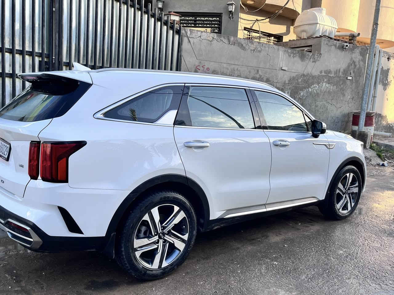 سلام عليكم
سورنتو للبيع 
السيارة بأسمي
مديل 2021
خليجي مكفولة ما عدا طخات بسيطة كما موضح بلسنوار لمعرفة السعر الاتصال على الرقم ***********
