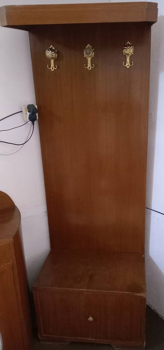 سلام عليكم البيع غرفه نوم خشب عراقي نضافه زينه خشب ثكيل مو خفيف وتجي وشوف بعينك وصلت 350عندك زود حياك الله 
مكاني قرية الرافدة /***********
